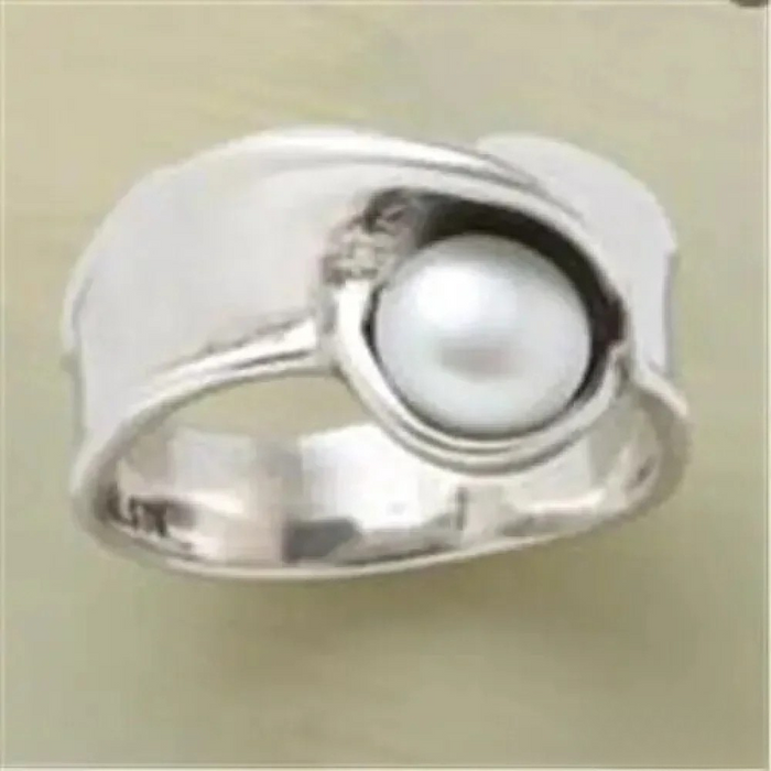 Anello retrò con perle incastonate