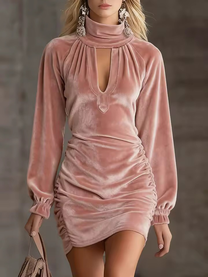 Abito Mini Ruché in Velluto con Collo Alto e Cutout