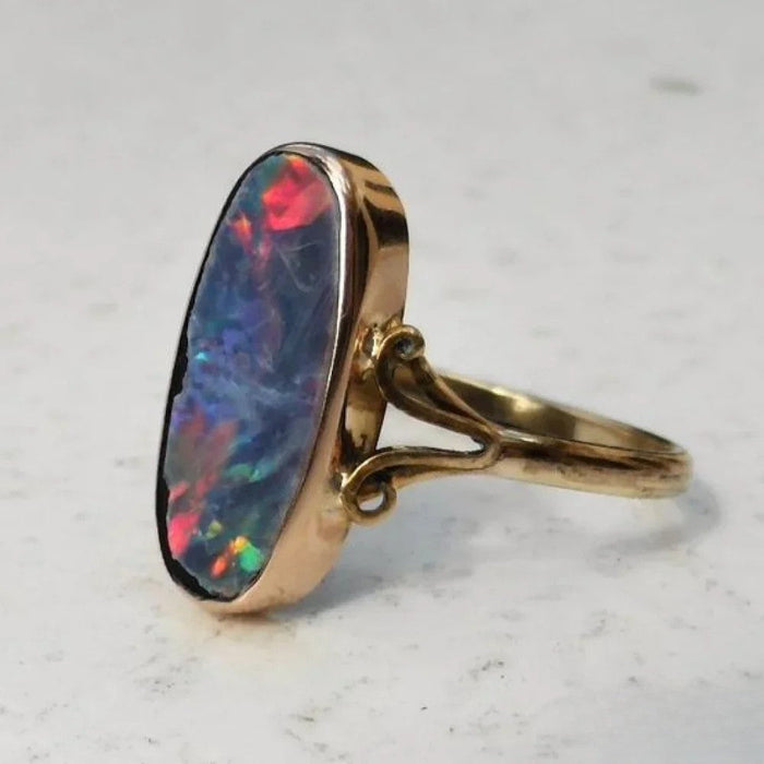 Anello retrò con opale colorato