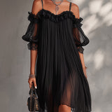 Abito Mini in Chiffon Nero con Spalle Scoperte e Bordo in Pizzo