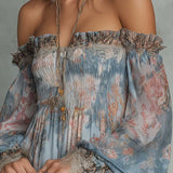 Abito Mini Chiffon Arricciato con Spalle Scoperte e Fiori Romantici