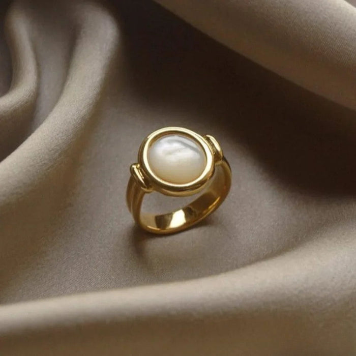 Anello elegante di perle