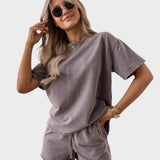 Completo casual con t-shirt e pantaloni jogger