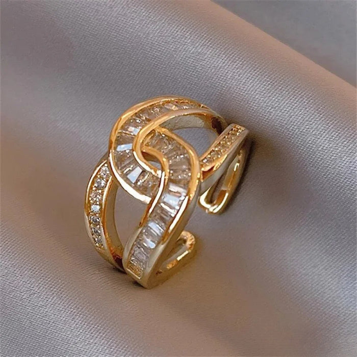 Anello elegante a nodo