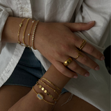 Bracciale dorato dell'amore e dei sentimenti