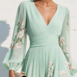Lucia - Abito midi verde chiaro in chiffon con plissé floreale