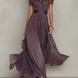 Flavia | Abito lungo viola con scollatura a chiave, bordo in pizzo di chiffon