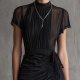 Abito Mini in Chiffon Nero con Vita Plissettata e Bordo in Pizzo
