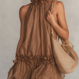Abito Mini Senza Maniche in Chiffon Marrone con Collo a Halter e Rouches