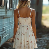 Abito Mini Bohemien con Spalline a Spaghetti e Stampa Floreale Bianca