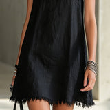 Abito mini nero con scollatura a V e spalline floreali