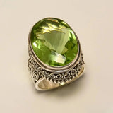 Anello antico in cristallo verde oliva